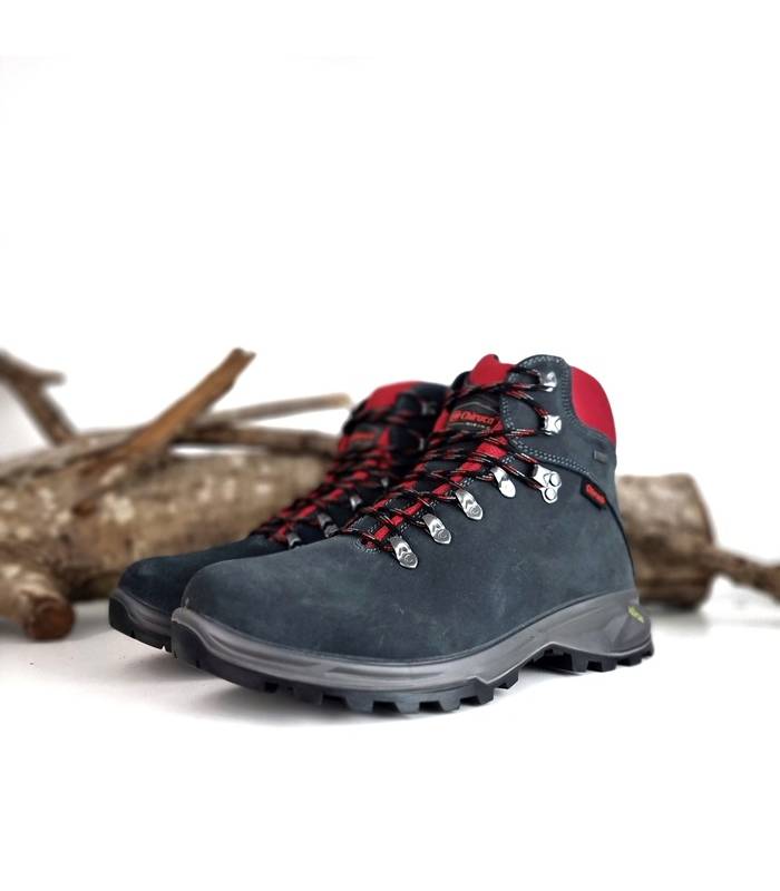 Vista semi lateral de bota de trekking para hombre modelo Dynamic 05