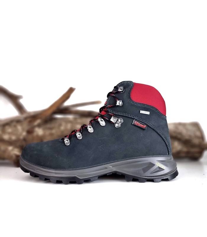 Bota trekking con membrana GORE-TEX para máxima impermeabilidad y transpirabilidad.