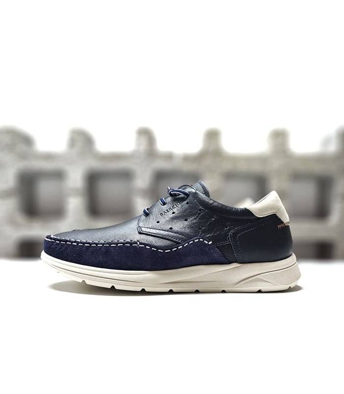 Vista lateral del zapatos casual ultra ligero de piel de vacuno azul.