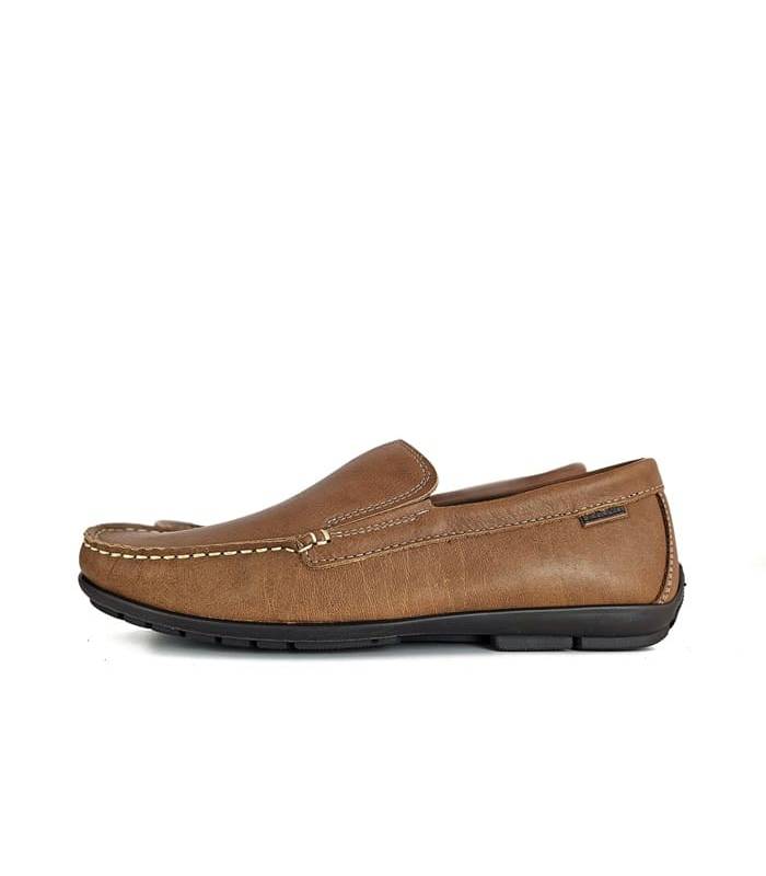Zapato kiowa en color cuero con diseño clásico y versátil.