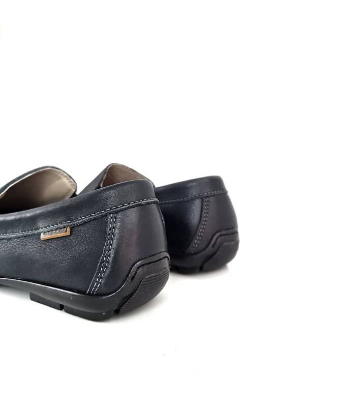 Zapato cómodo y ligero para verano en piel de vacuno negro vista de parte trasera
