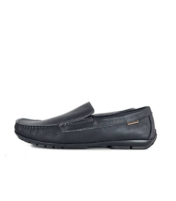Zapato kiowa en color negro con diseño clásico y versátil.