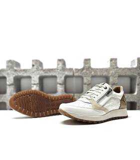 Suela de 3 cm y cremallera funcional en zapato beige Kangaroos mujer, vista de la suela.