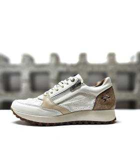Zapatos deportivos mujer Kangaroos con cierre de cordones y plantilla extraíble, vista de perfil.