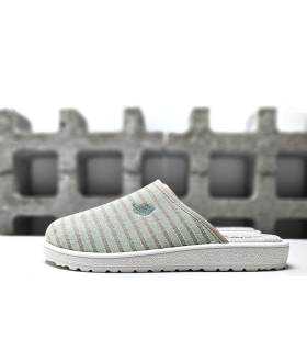 Zapatilla de casa mujer Plumaflex fabricada en España con diseño fresco y cómodo, vista de perfil