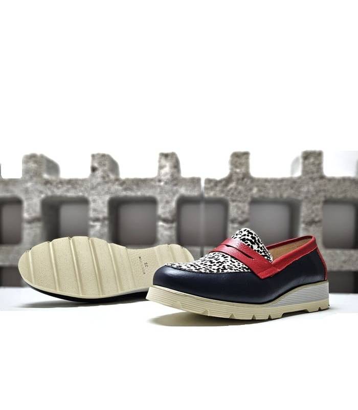 vista del piso antideslizante del zapato rojo y azul Noelia de Nival para mujer