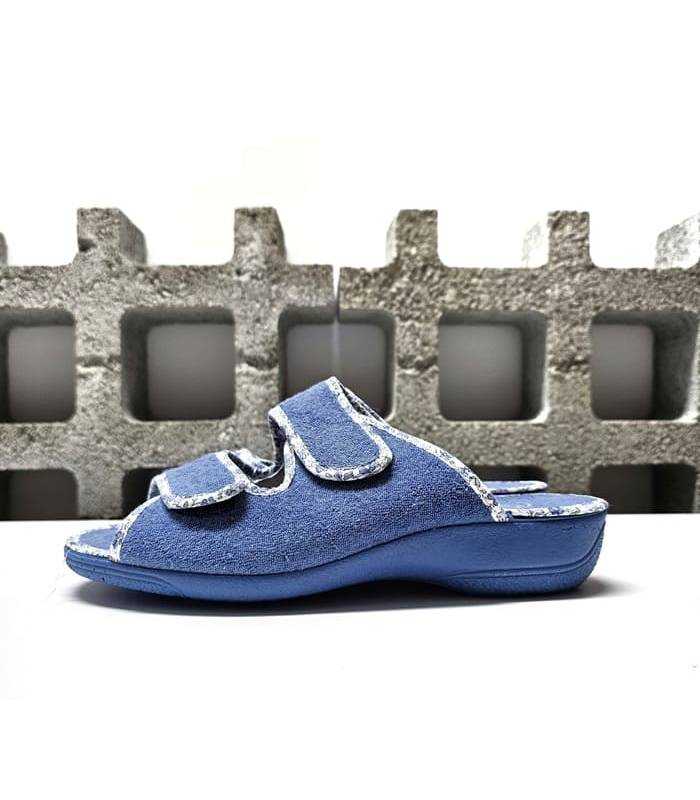 Vista lateral de la zapatilla Cabrera con cuña ligera.