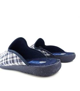 Vista trasera:
Diseño sin talón para mayor comodidad y fácil calce de zapatilla de cuadros azules