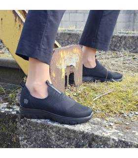 Deportivo Runner Lady mujer tipo mocasín puesto en modelo