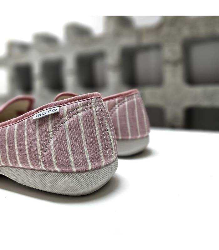 Vista trasera zapatillas rayas marineras rosa mujer fabricada en España.