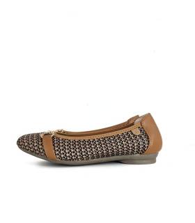 vita de perfil de los zapatos de mujer de treintas