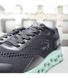 Cierre con cordones: Ajuste perfecto para correr con seguridad en zapatilla negra