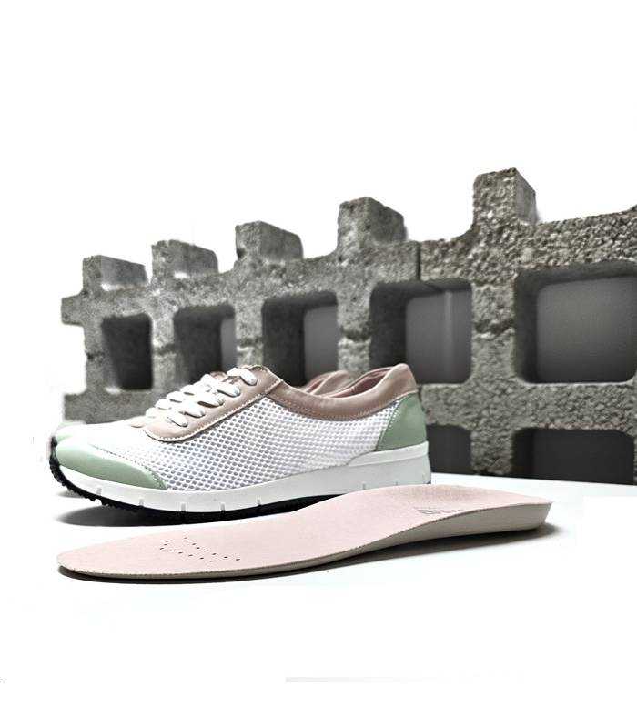 Primer plano de la plantilla extraible del zapato de Suave by Leyland