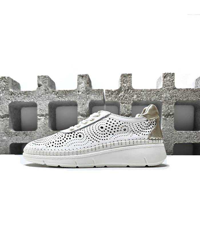 Zapatos con suela flexible y plantilla extraíble para mayor comodidad.