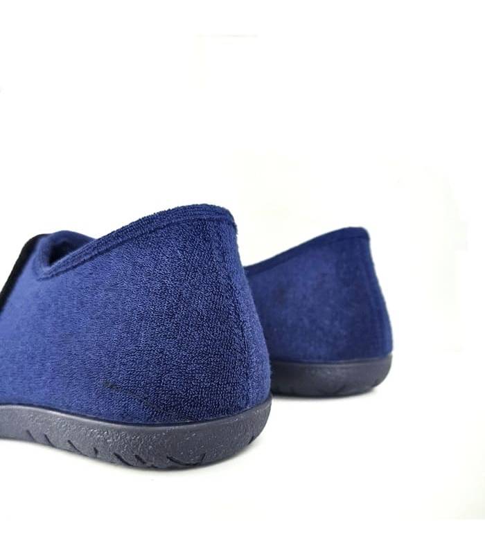 Vista trasera de la zapatillas de rizo azul de hombre fabricada por Cabrera