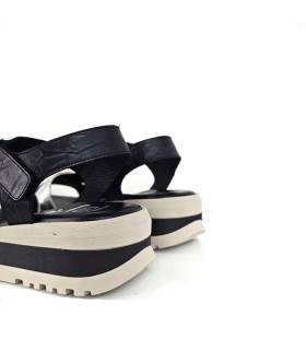 sandalia mujer piel negra plata vista trasera con velcro