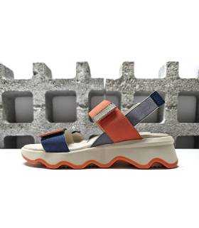 Sandalia mujer velcro plataforma color naranja vista de perfil