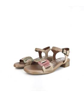 Sandalias de tacón medio para mujer Suave con diseño tricolor de anillas cruzadas vista en semiperfil
