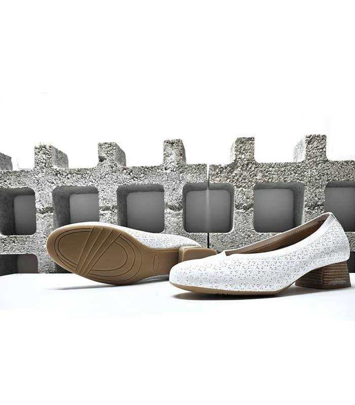 Vista de la suela: Ligera y flexible para mayor estabilidad del zapato salón Blanco de DChicas