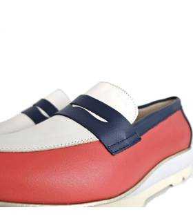 Detalle de la combinación de la piel en tres colores del mocasín de Nival para verano