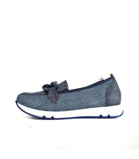 Zapatos mocasínes mujer hebilla color azul, vista de perfil