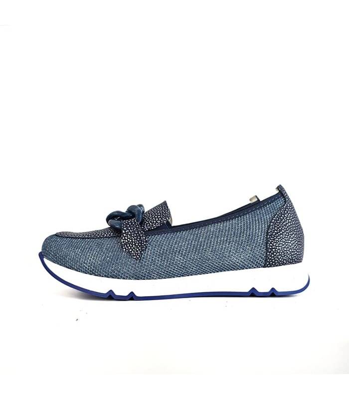 Zapatos mocasínes mujer hebilla color azul, vista de perfil
