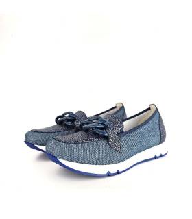 Mocasínes Doctor Cutillas color champan con ancho especial y hebilla decorativa, vista de medio perfil