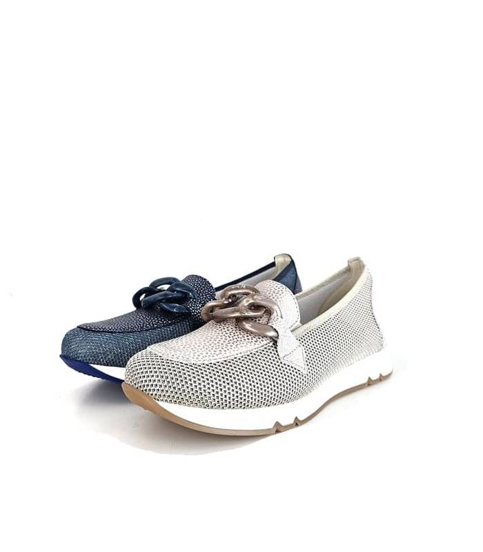 Comparativa de los dos colores disponibles de Mocasín Doctor Cutillas con horma ancha bonito y hebilla decorativa.