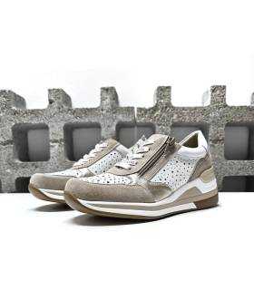 Zapatos deportivoa cuña blanco oro, elegante y cómodo, vista de medio perfil