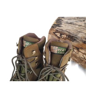 Detalle de cierre de cordones de Botas Chiruca GORE-TEX