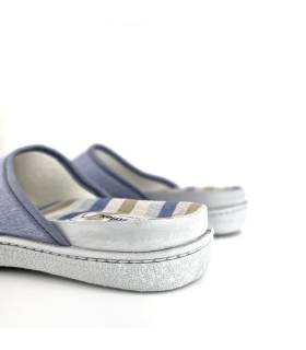Detalle de la plantilla extraíble acolchada Plumaflex con velcro en talón y puntera