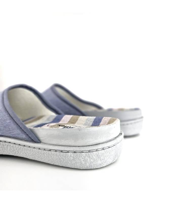 Detalle de la plantilla extraíble acolchada Plumaflex con velcro en talón y puntera