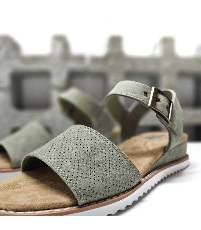 detalle ante sintético perforado sandalia oliva Skechers