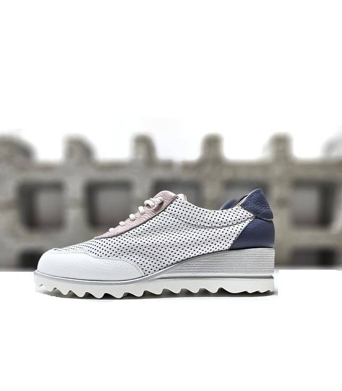 Zapato deportivo mujer DChicas con cordones elásticos y piel blanca troquelada vista lateral