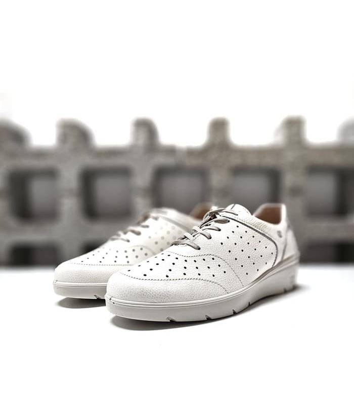 Zapato piel troquelado Laura Azaña – Elegante y fresco 👞✨