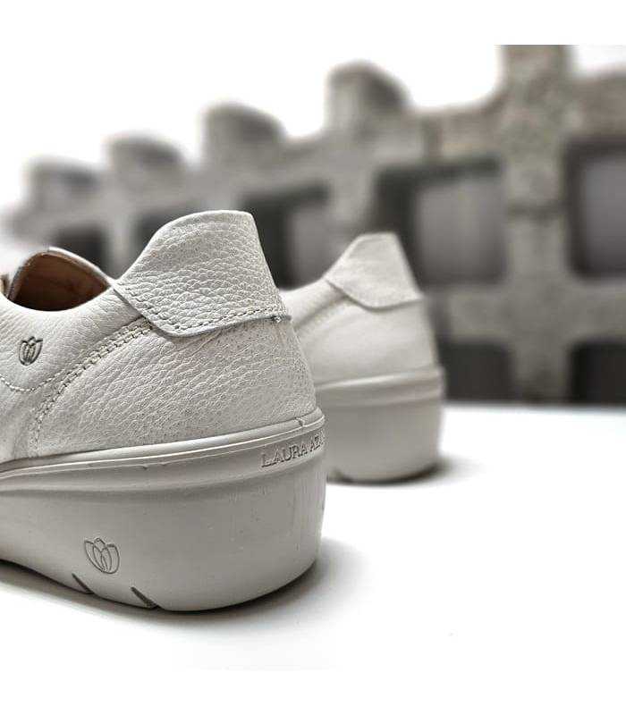 Vista trasera del zapato con cuña de 4.00 cm de altura