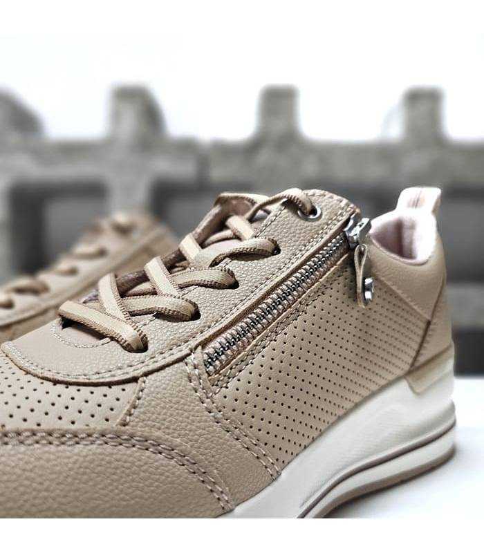 primer plano del cierre del deportivo Skechers Billion   con cordones y cremallera