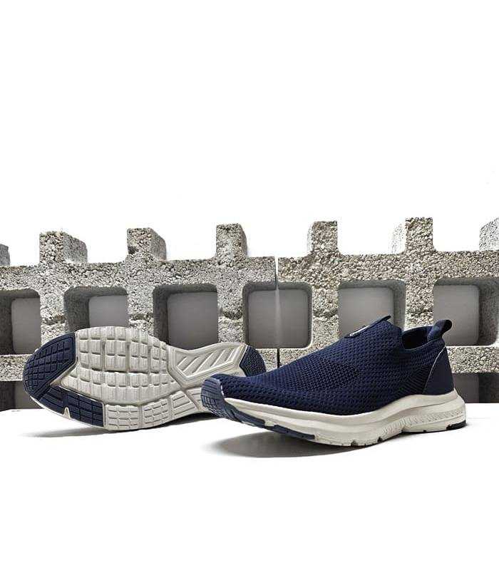 Suela del zapato Nicoboco tipo mocasín azul para hombre, en poliuretano blanco, ligera y flexible con buena tracción