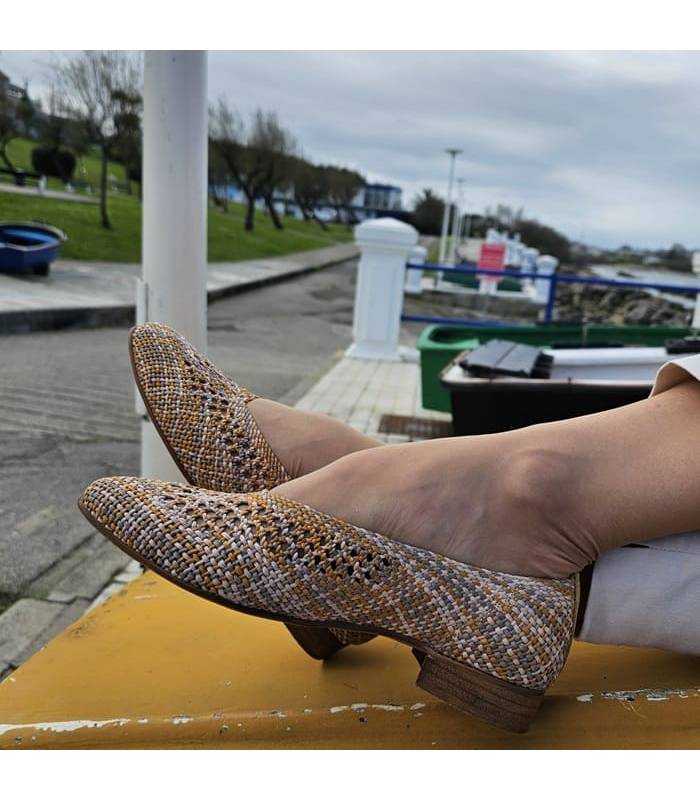 Zapato salón de rejilla de Nival Woman puestos en mujer
