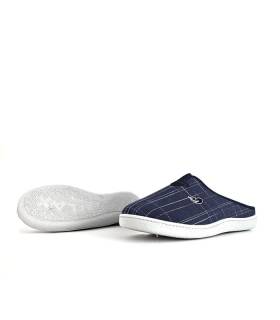 Detalle de la suela gris de goma antideslizante de la zapatilla casa hombre Plumaflex