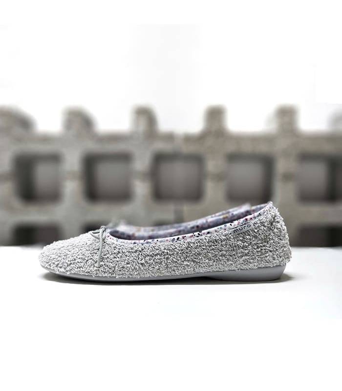 Zapatilla francesita mujer tela rizo gris Garrido Muro vista lateral.
