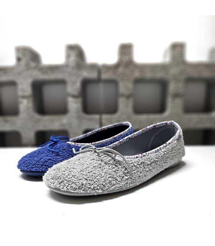 Zapatillas francesita mujer tela rizo azul y gris, ideales para verano.