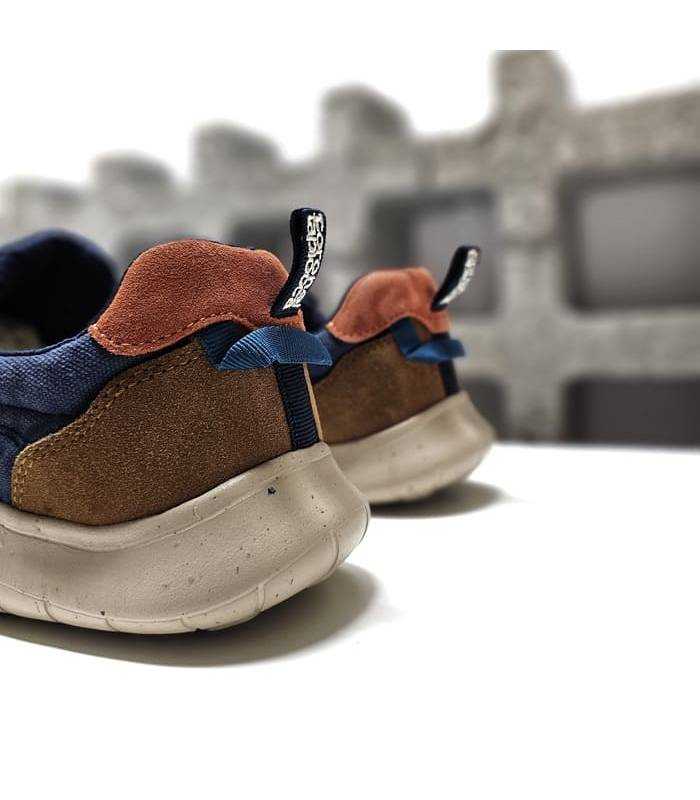 Vista trasera zapatilla hombre azul Coronel Tapioca, detalle en cuero.