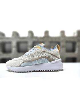 vista de perfil de las zapatillas deportivas de Kangaross