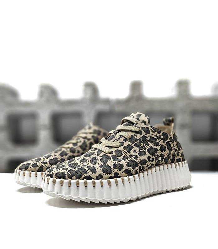Deportivos piel mujer animal print Walk Fly con diseño cómodo y moderno.