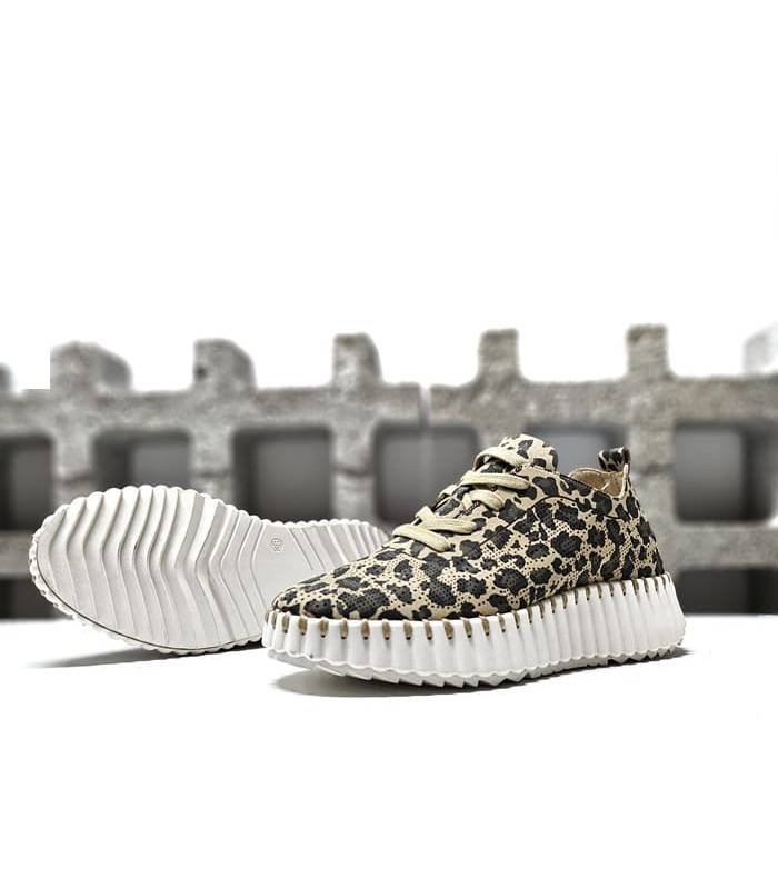 Suela estriada y plataforma zapato Walk Fly mujer con puntadas decorativas.