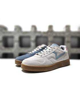 Comparativa de los dos colores disponible en azul claro o en beige del Deportico casual Nuarbe para mujer de Paredes
