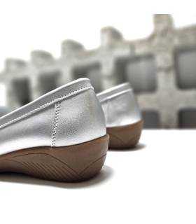 vista trasera mocasín plateado mujer cuña 3 cm goma
