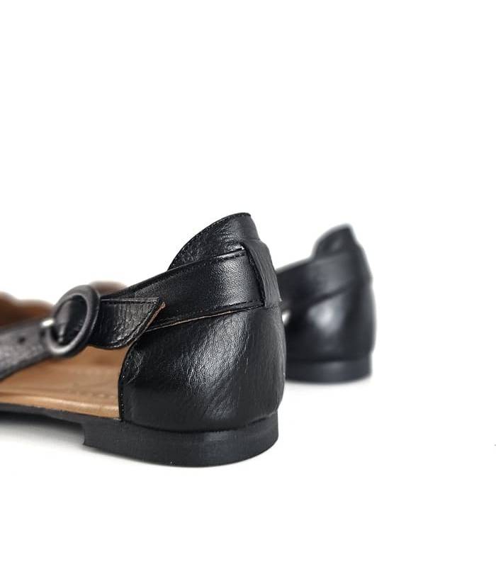 sandalias cerradas negra con pulsera vista trasera mujer