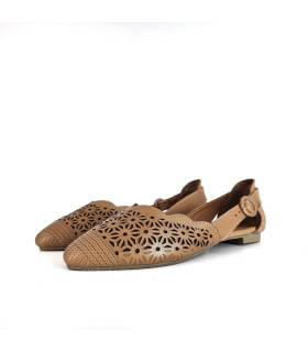 sandalias cerradas piel mujer marrón troquelada Walk & Fly